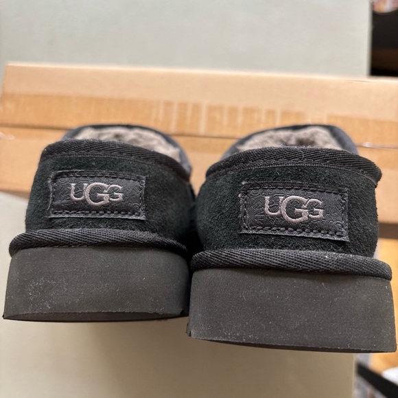 Like new UGG Classic slip on in black. - Picture 2 of 5